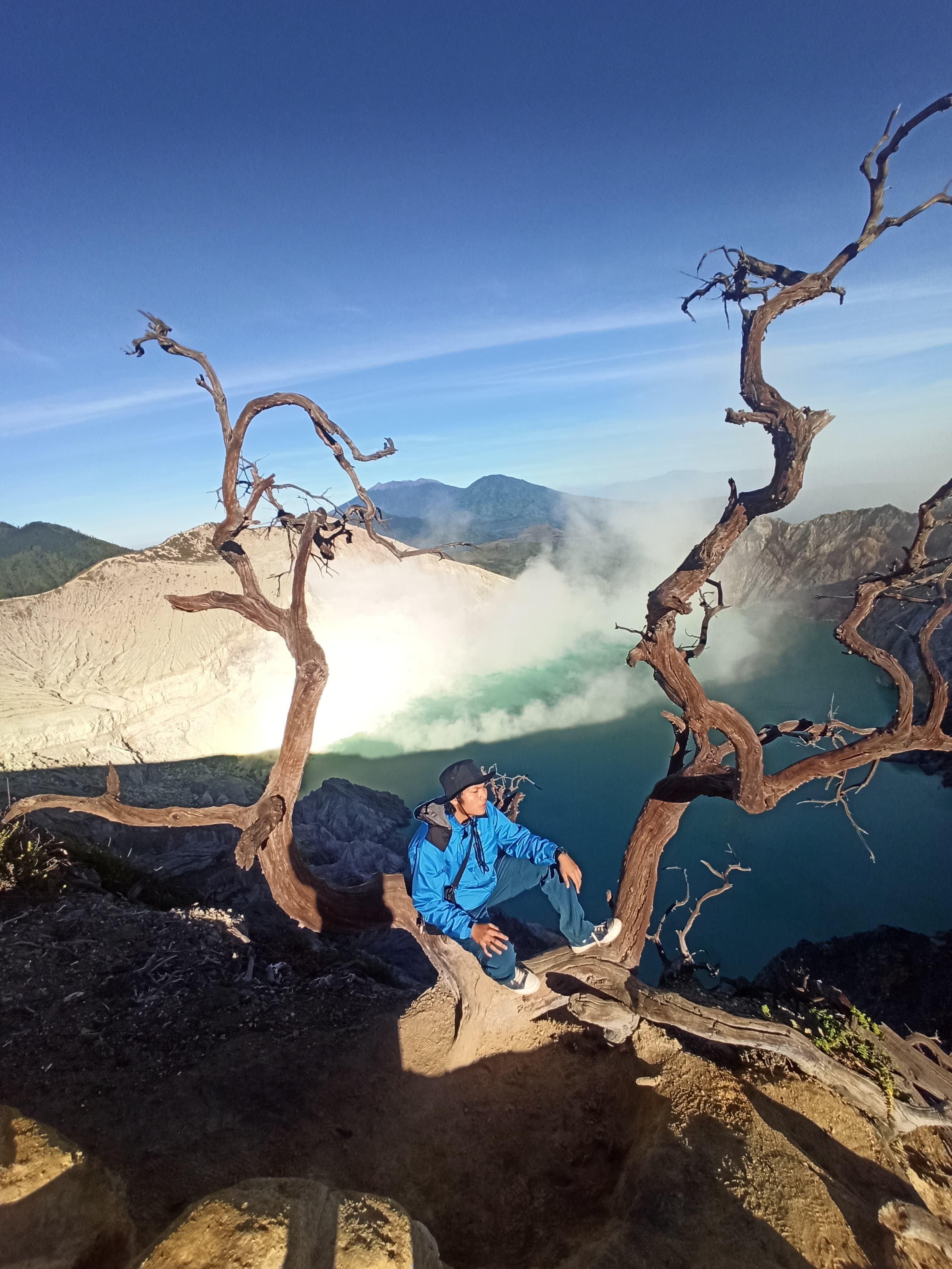 Image 4 of From Banyuwangi: Blue Fire, Ijen Crater